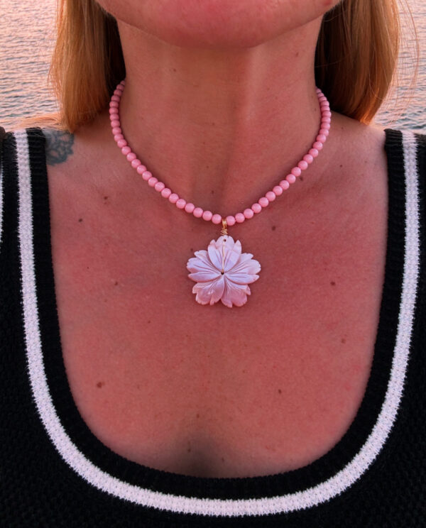 Pink Mother of Pearl Flower Pendant Necklace