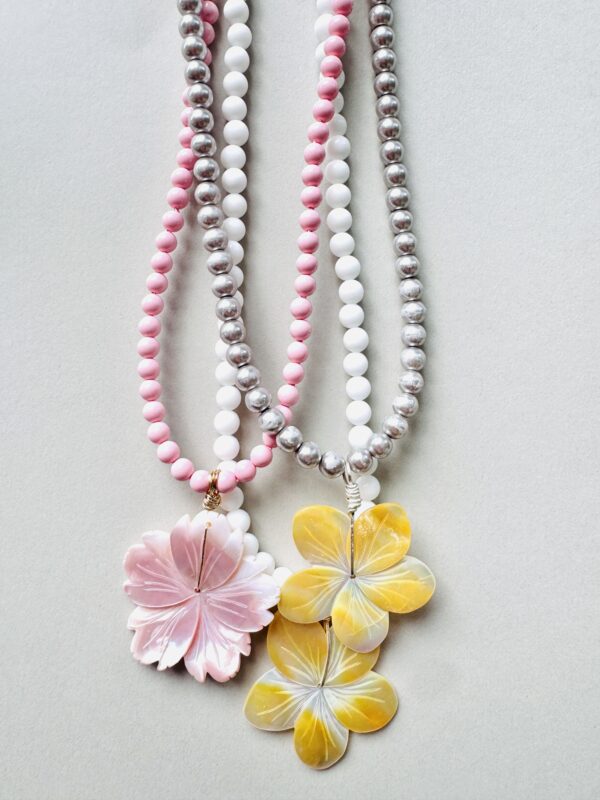 Pink Mother of Pearl Flower Pendant Necklace - Image 3
