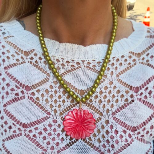 olive green faux pearl wired shell daisy necklace (multiple colors)