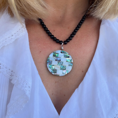 checkered abalone wired necklace (black)