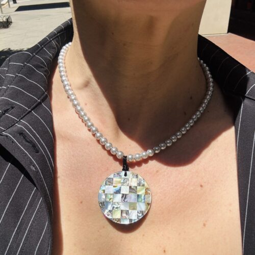 checkered abalone wired necklace (faux grey pearl)