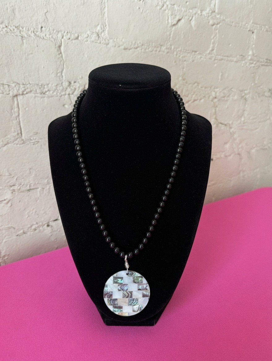 checkered abalone wired necklace (black) - Image 2